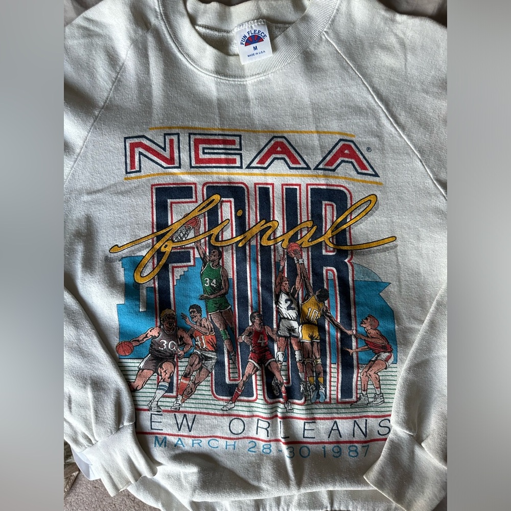 vintage NCAA crewneck